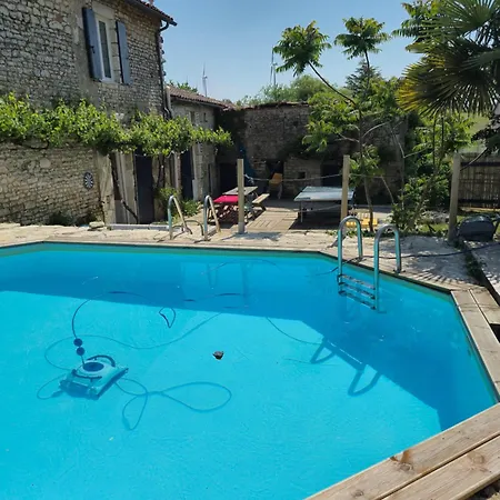 Les Du Nid Charentais * La Poterie (Charente)