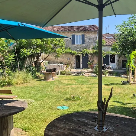 Les Du Nid Charentais Casa rural