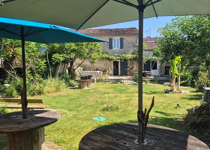 Les Du Nid Charentais Landhaus